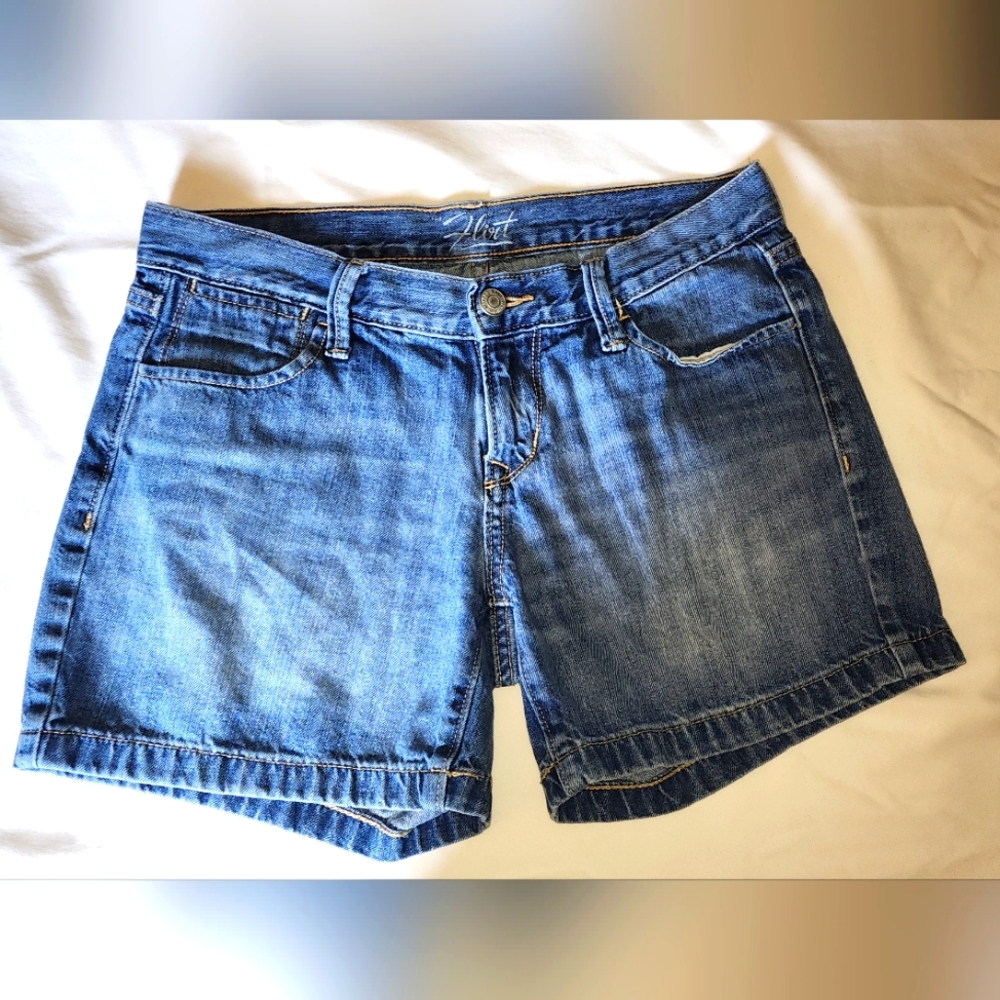 Old Navy 2012 The Flirt Denim Shorts women's sz 2